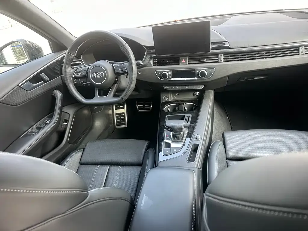 Audi A4L 2024 из CN, фото 5