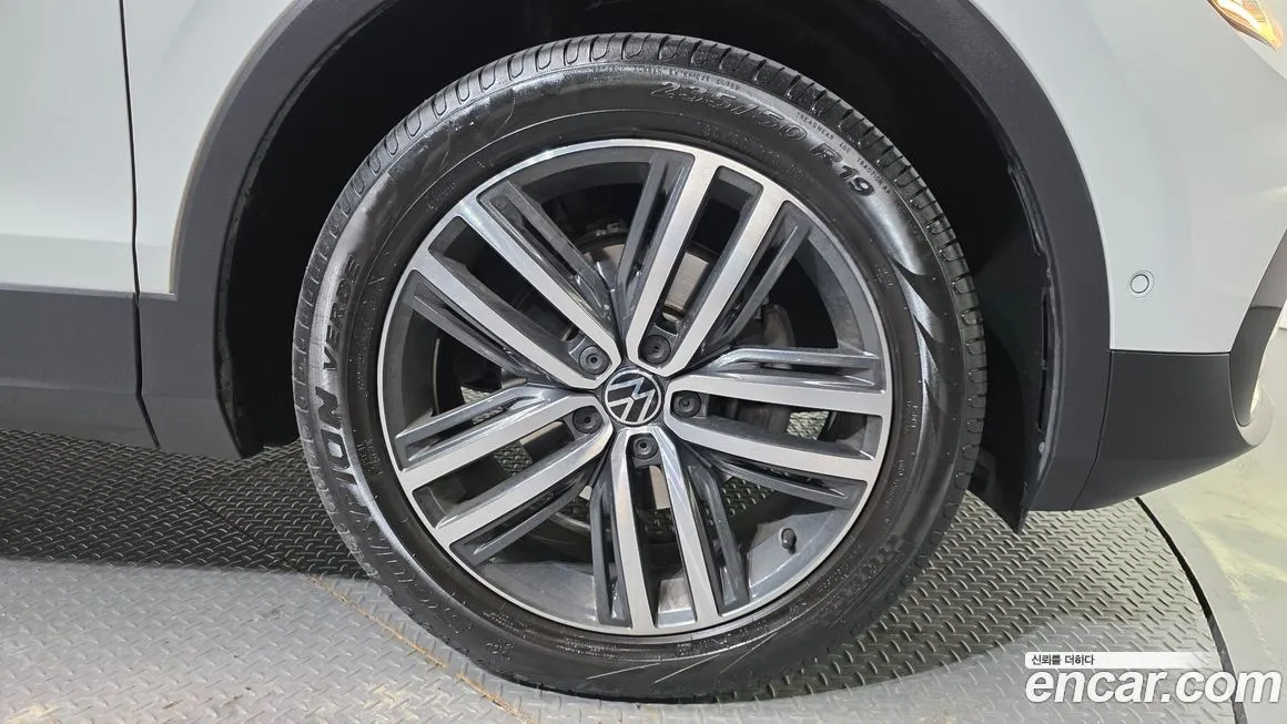 Volkswagen Tiguan 2023 из KR, фото 10