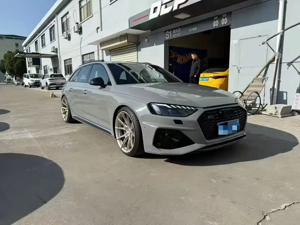Audi RS 4 2022 из CN, фото 4