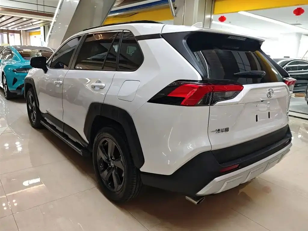 Toyota RAV4 2022 из CN, фото 2
