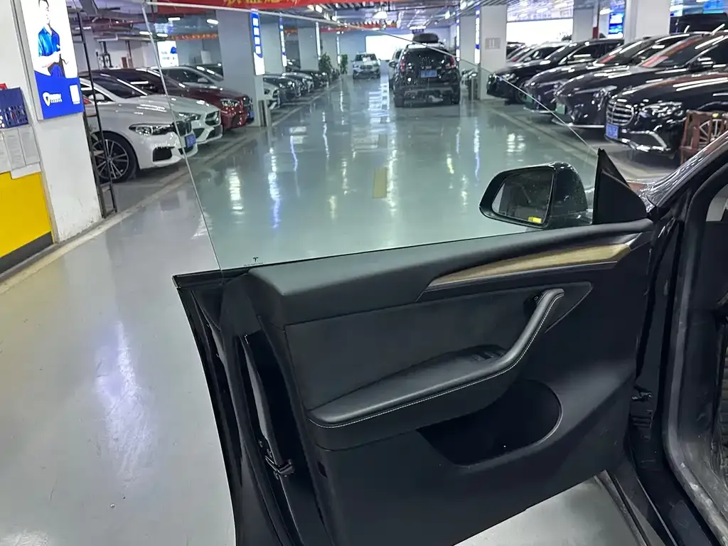 Tesla Model Y 2023 из CN, фото 7