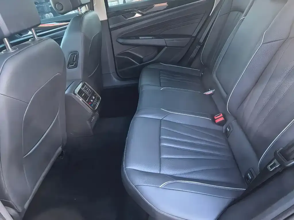 Volkswagen Passat 2024 из CN, фото 3