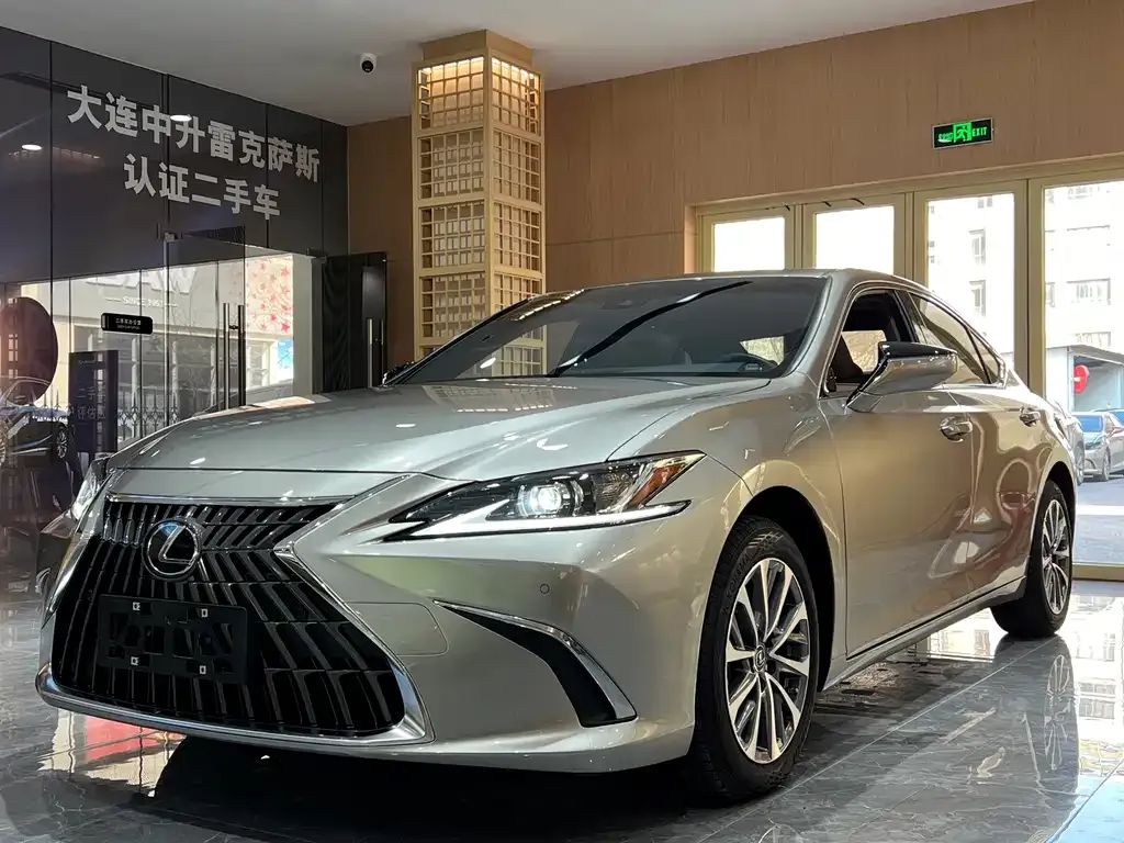Lexus ES — фото 1