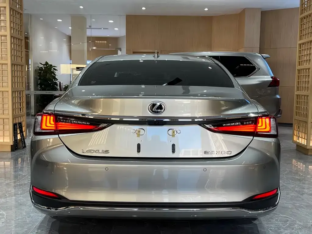 Lexus ES — фото 10