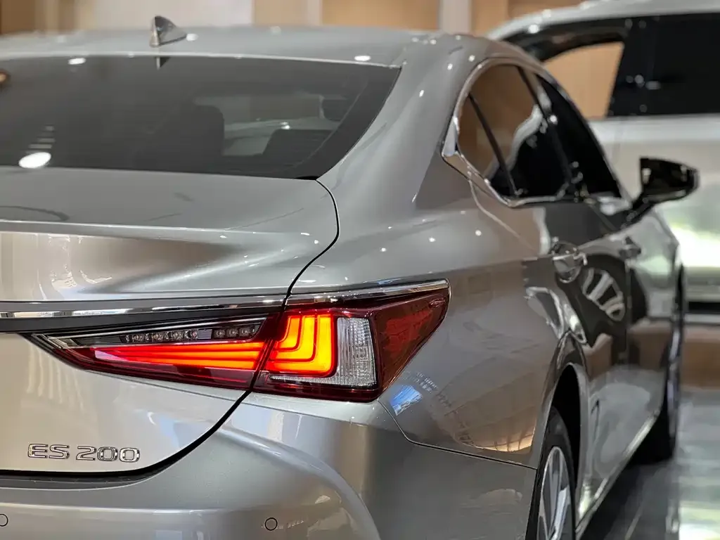 Lexus ES — фото 4
