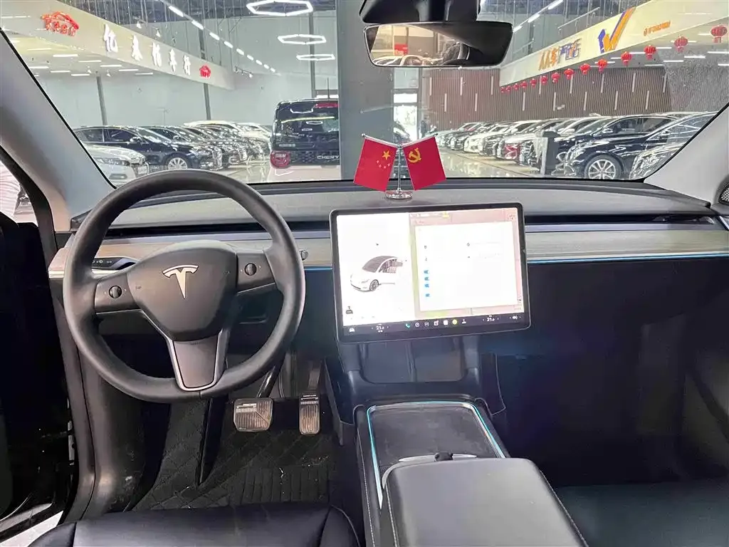Tesla Model Y — фото 6