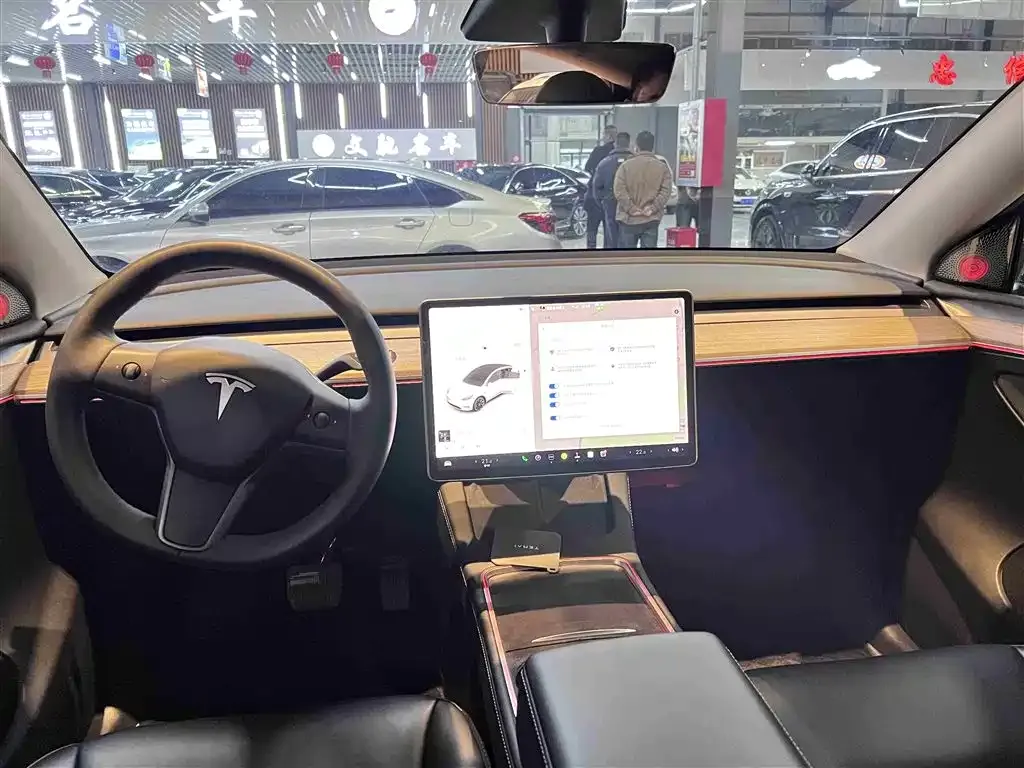 Tesla Model Y — фото 5