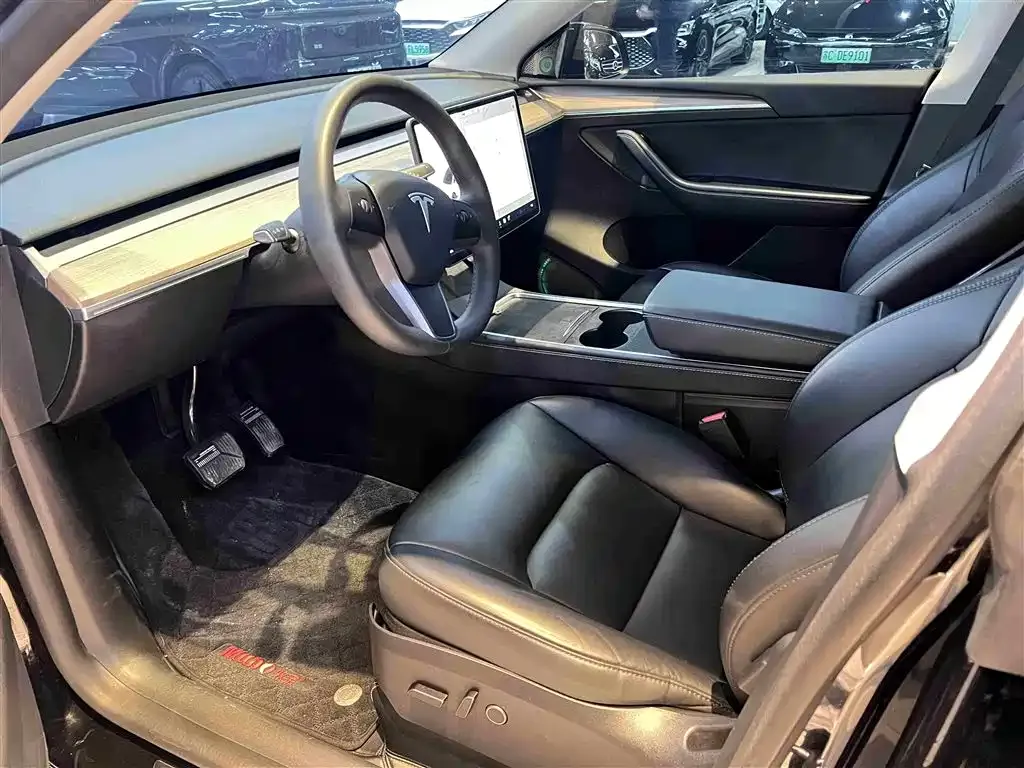 Tesla Model Y — фото 7