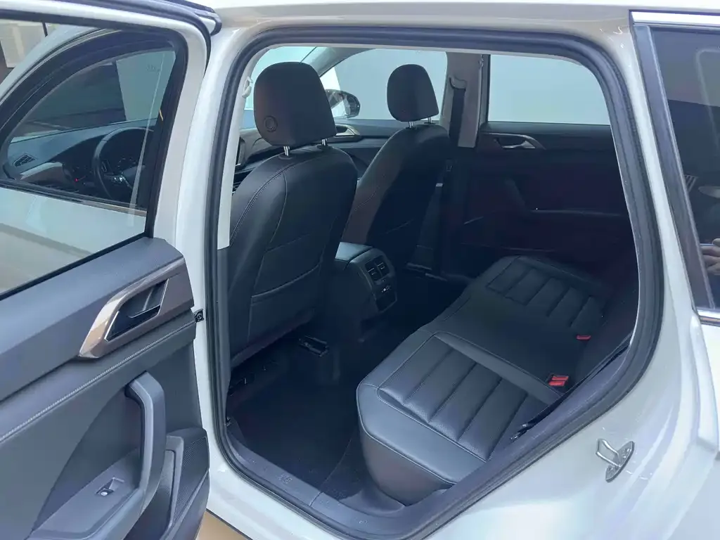Volkswagen Tharu 2021 из CN, фото 4