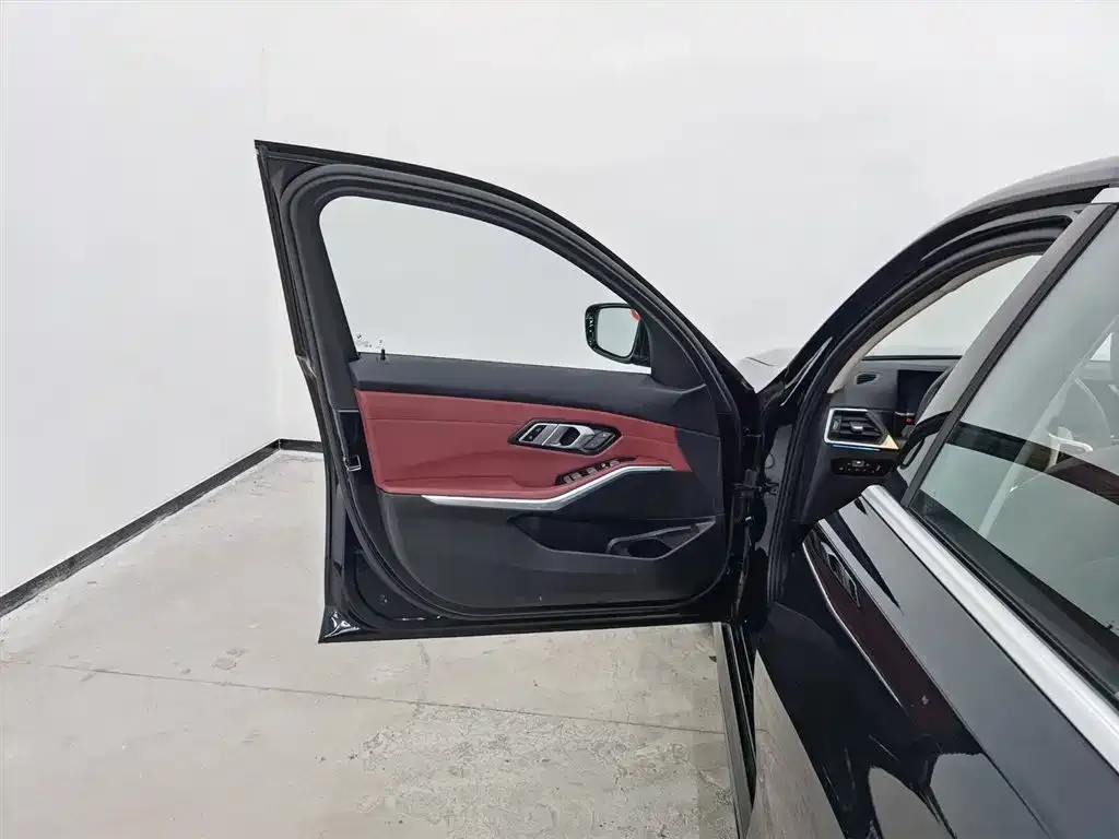 BMW 3 Series 2024 из CN, фото 8