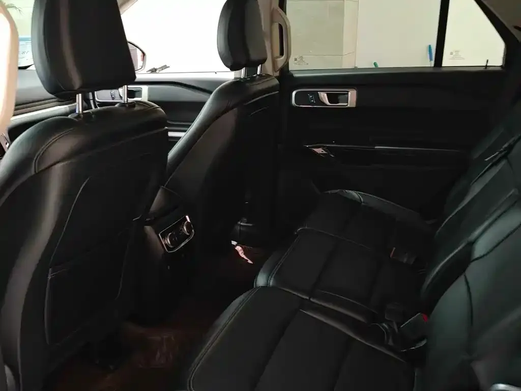 Ford Explorer 2022 из CN, фото 2
