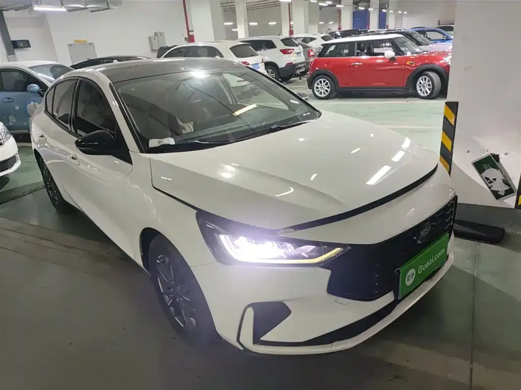 Ford Focus 2022 из CN, фото 8
