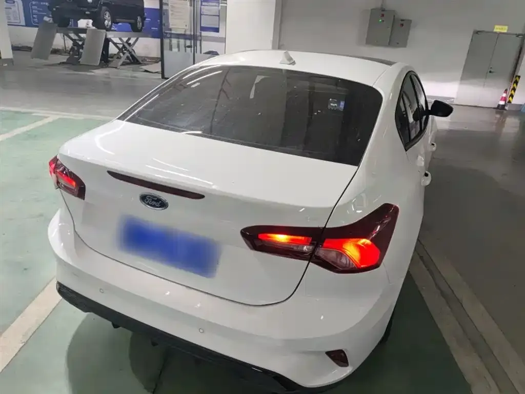 Ford Focus 2022 из CN, фото 9