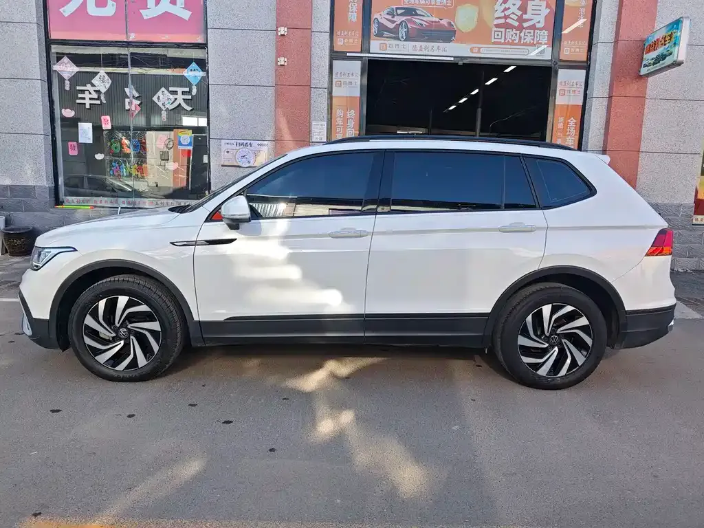 Volkswagen Tiguan L 2022 из CN, фото 7
