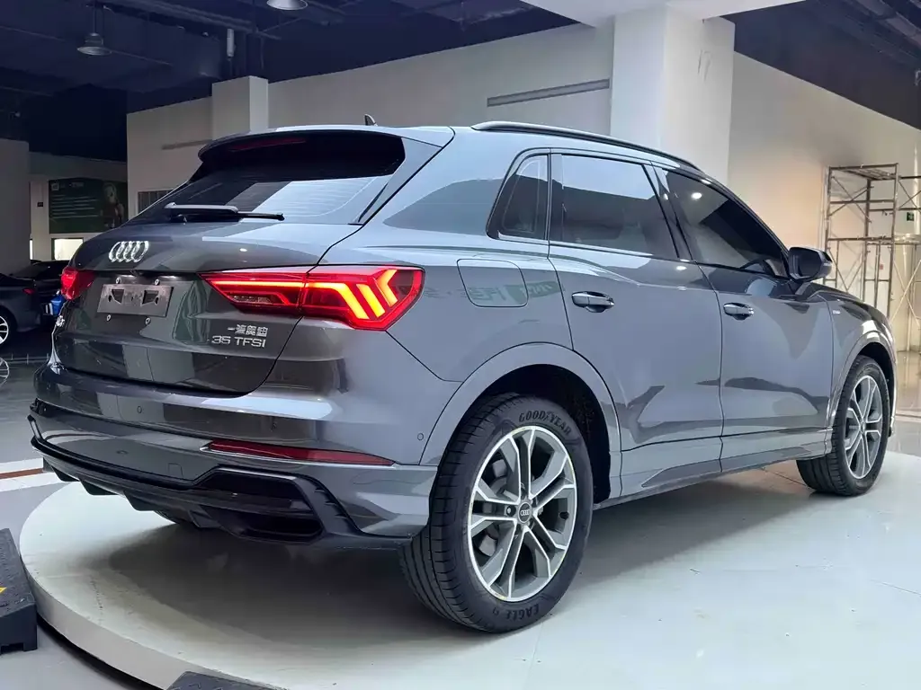Audi Q3 — фото 10