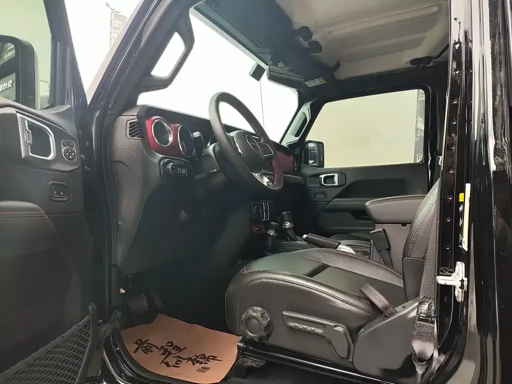 Jeep Wrangler 2023 из CN, фото 10