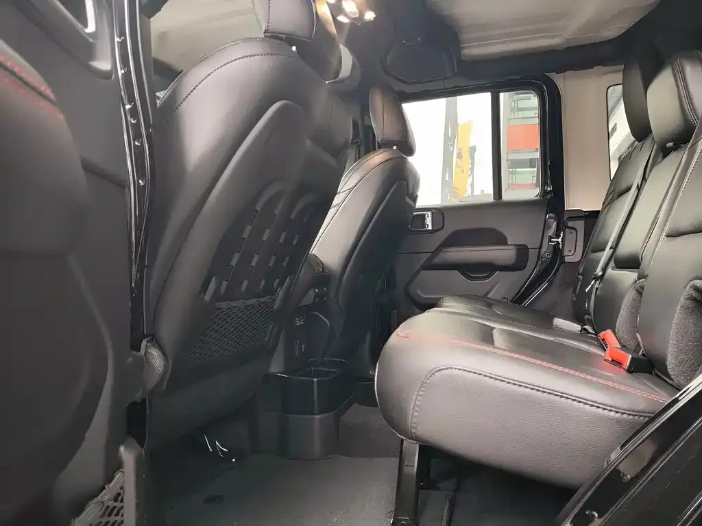 Jeep Wrangler 2023 из CN, фото 2