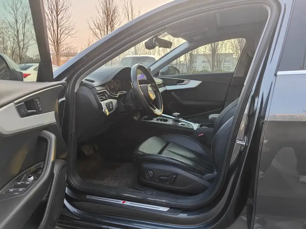 Audi A4L 2022 из CN, фото 2