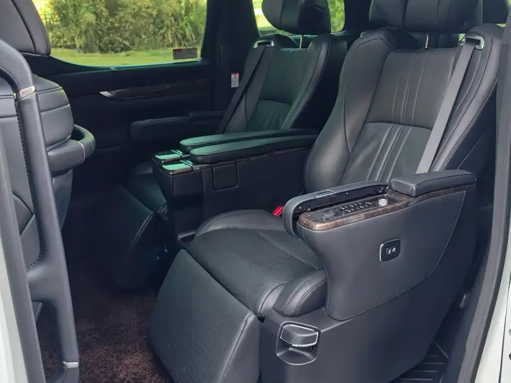 Toyota Alphard 2022 из CN, фото 5