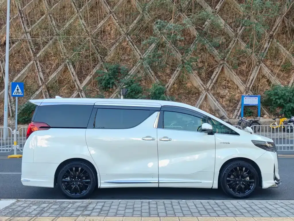 Toyota Alphard 2022 из CN, фото 10