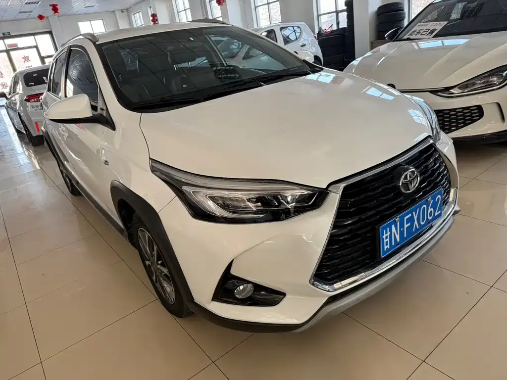 Toyota Yaris L — фото 3