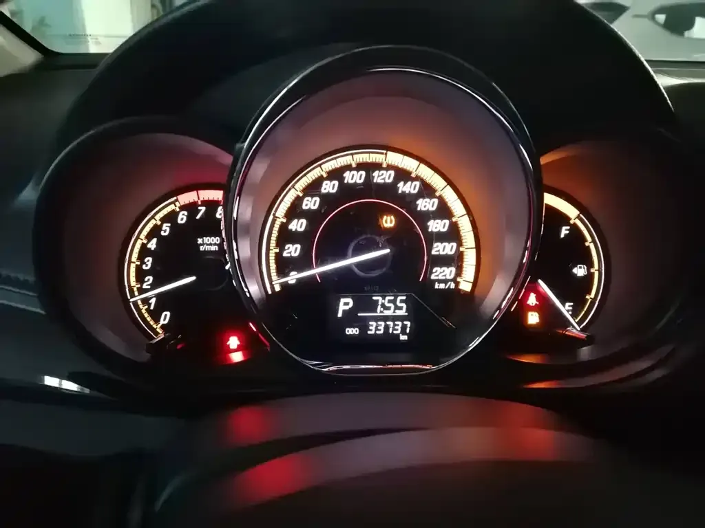 Toyota Yaris L — фото 6