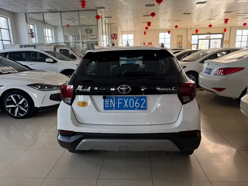 Toyota Yaris L — фото 8