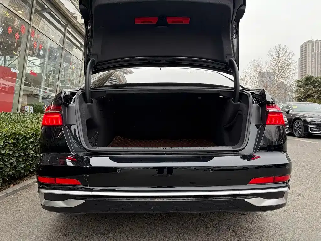 Audi A6L 2023 из CN, фото 10