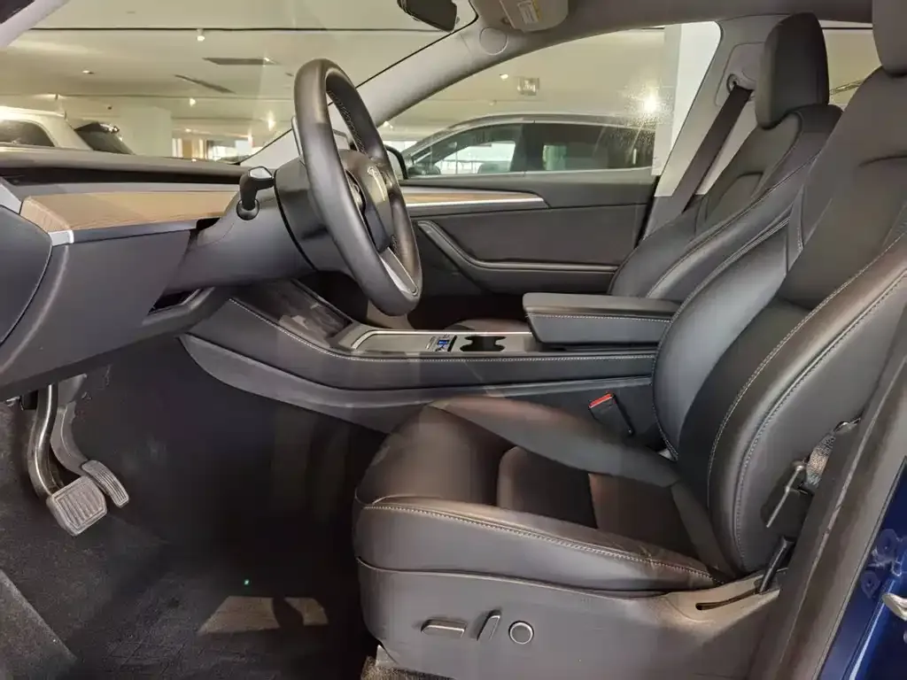 Tesla Model Y — фото 6