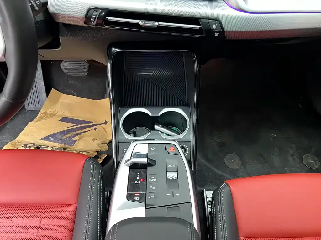 BMW iX1 2024 из CN, фото 5