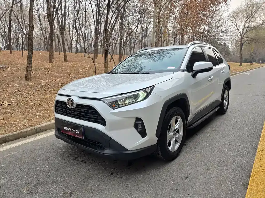 Toyota RAV4 2023 из CN, фото 1