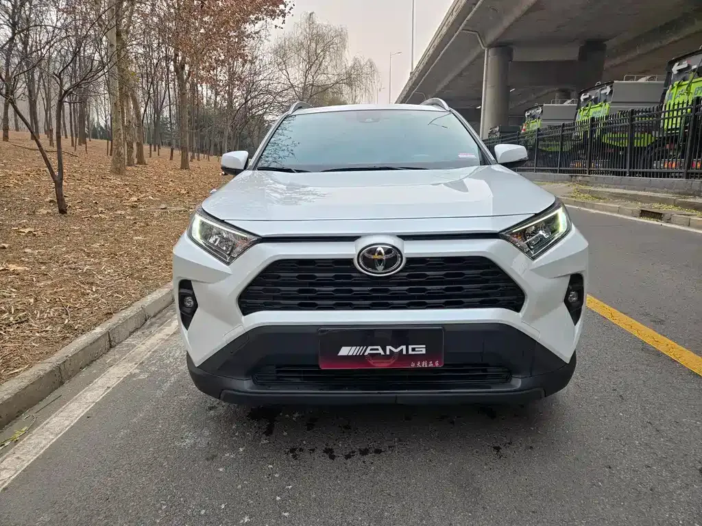 Toyota RAV4 2023 из CN, фото 7