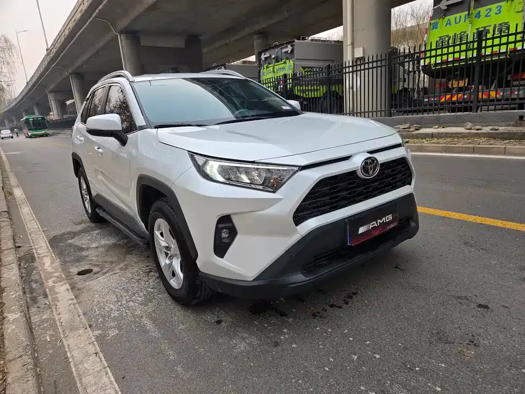 Toyota RAV4 2023 из CN, фото 9