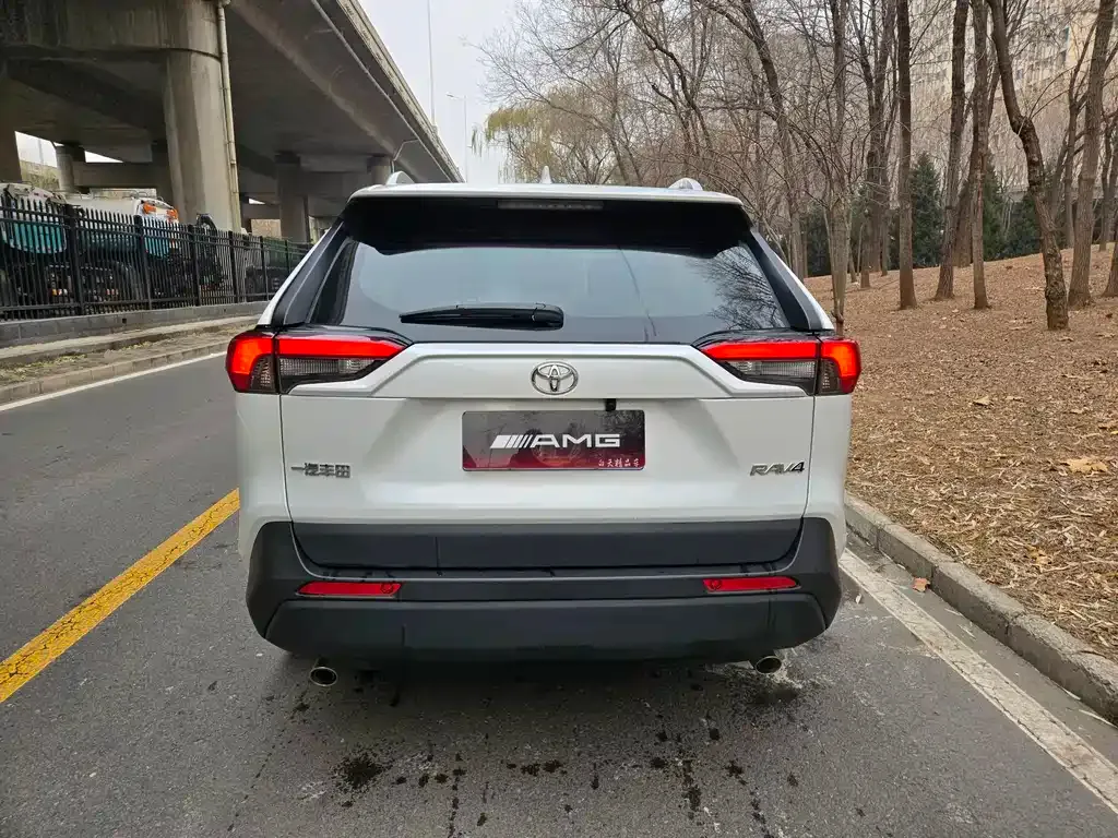 Toyota RAV4 2023 из CN, фото 6