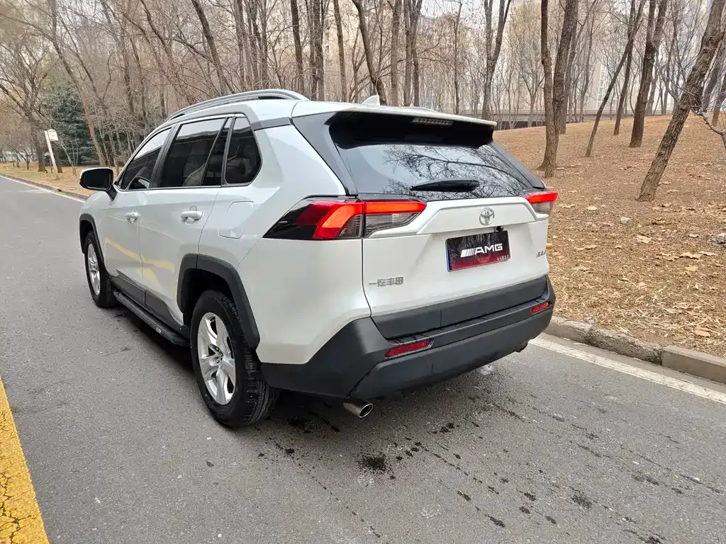 Toyota RAV4 2023 из CN, фото 8