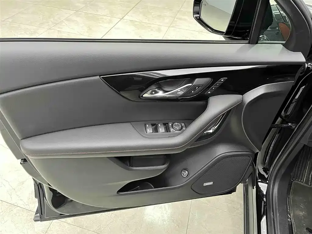 Chevrolet Blazer 2023 из CN, фото 8