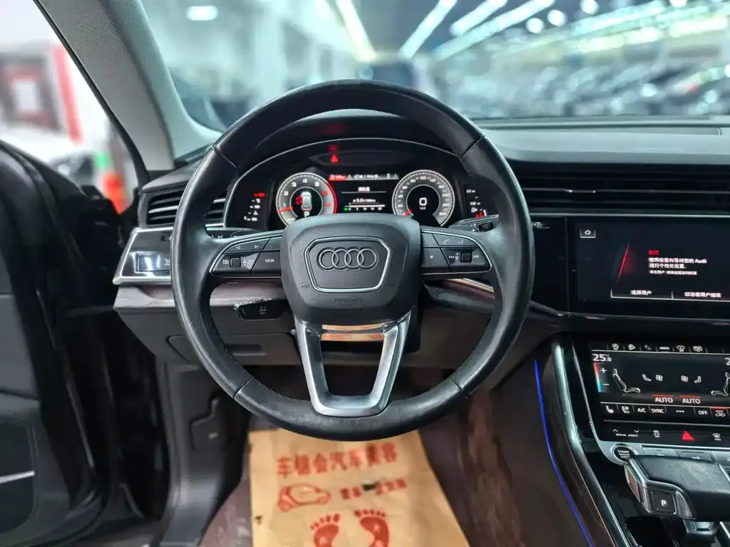 Audi Q8 2023 из CN, фото 5