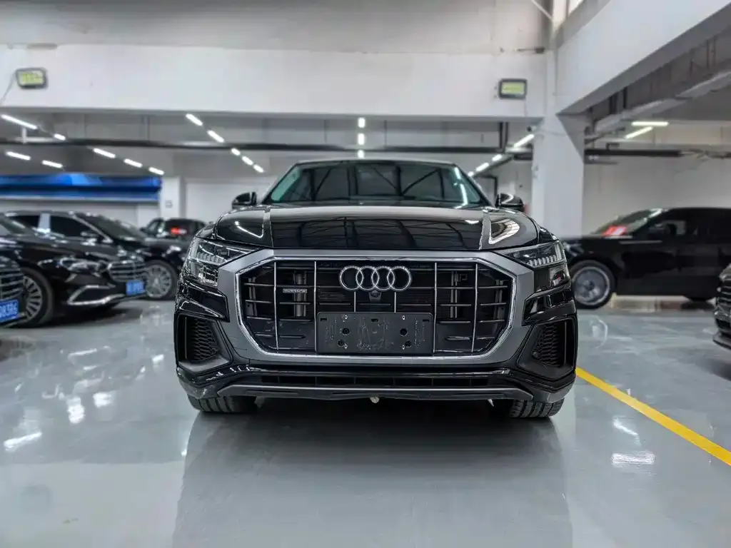 Audi Q8 2023 из CN, фото 2