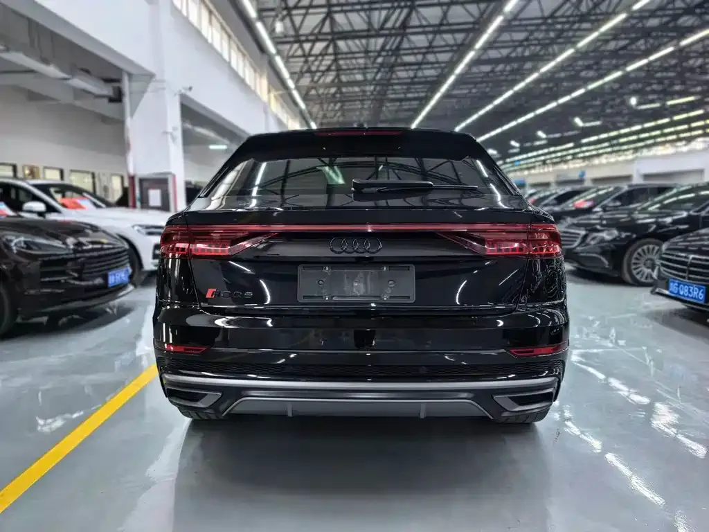 Audi Q8 2023 из CN, фото 8