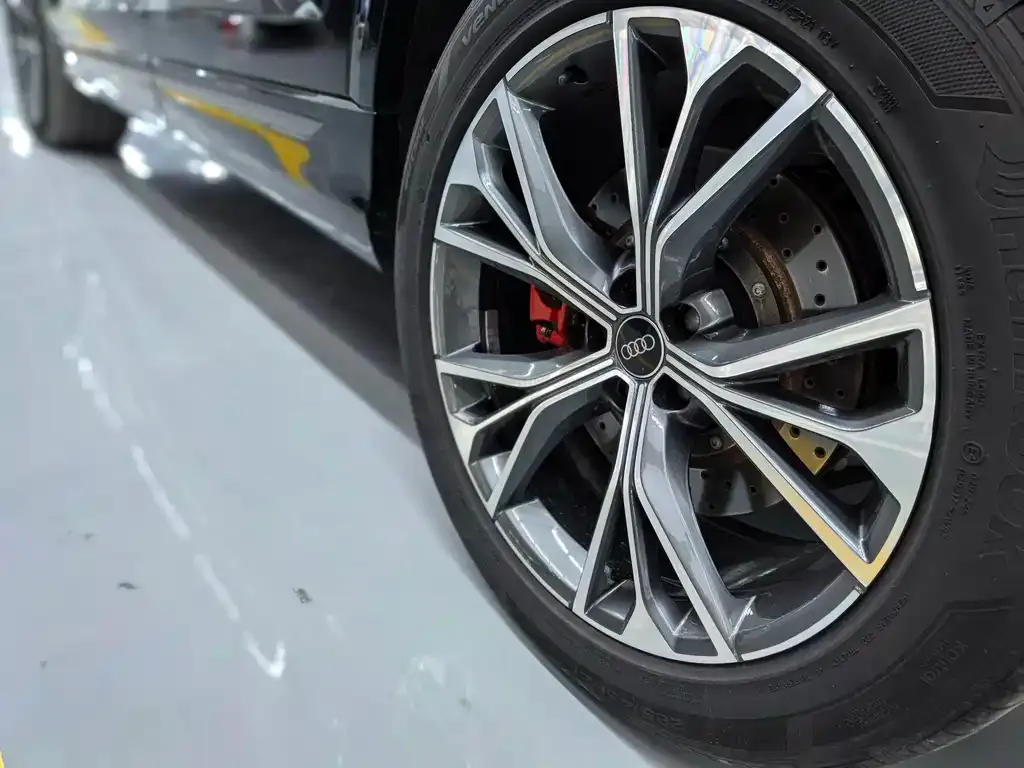 Audi Q8 2023 из CN, фото 6