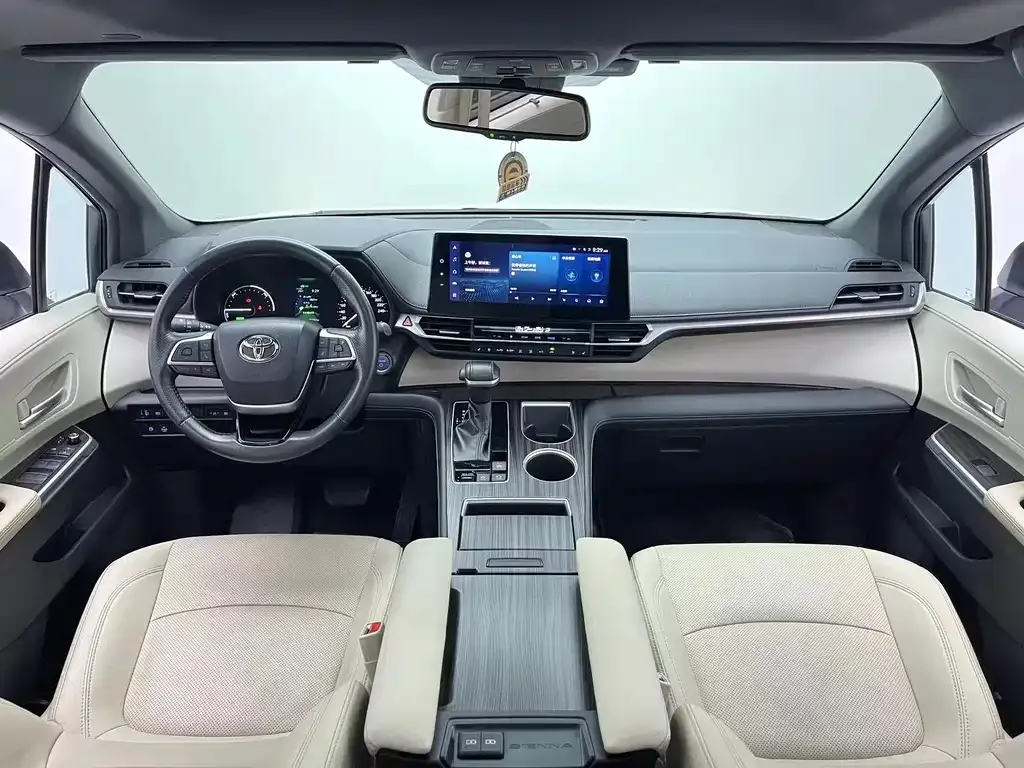 Toyota Sienna — фото 9