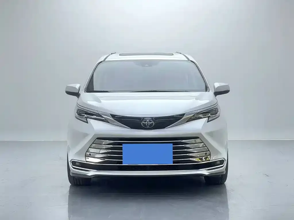 Toyota Sienna — фото 2