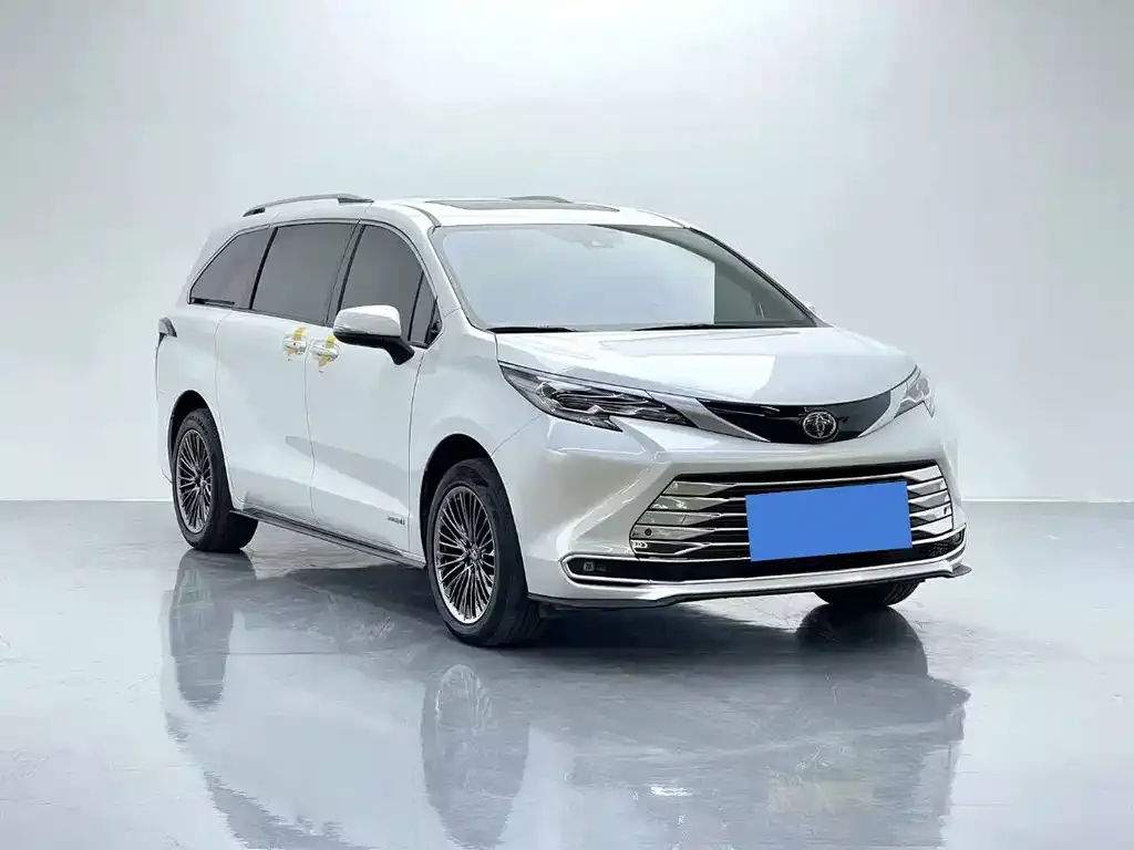 Toyota Sienna — фото 8