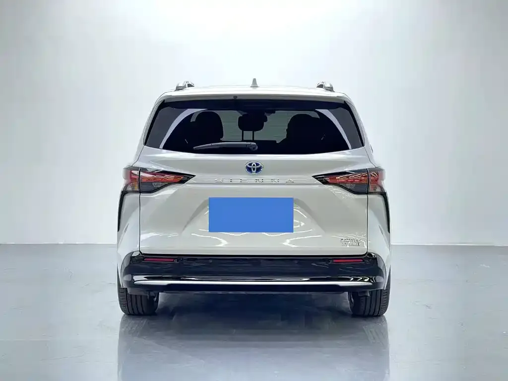 Toyota Sienna — фото 3