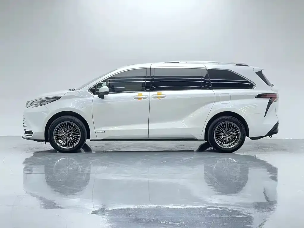 Toyota Sienna — фото 4