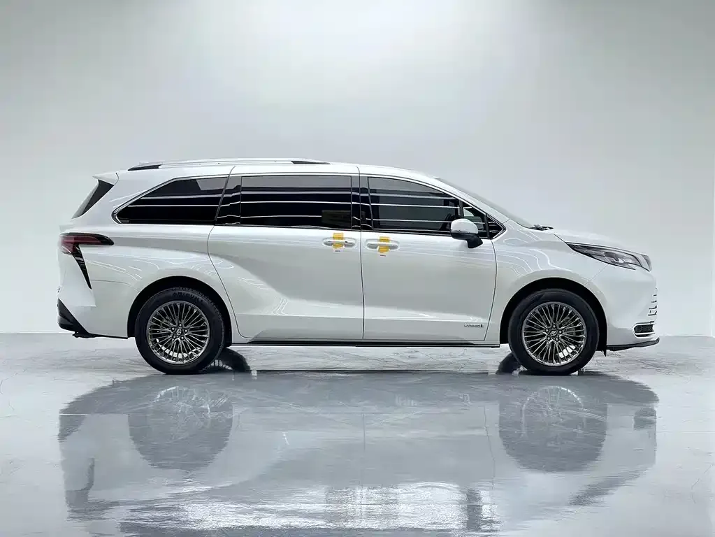 Toyota Sienna — фото 10