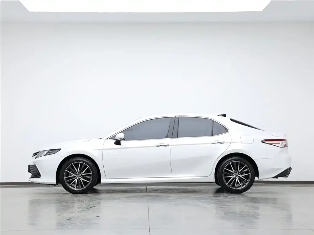 Toyota Camry 2022 из CN, фото 2