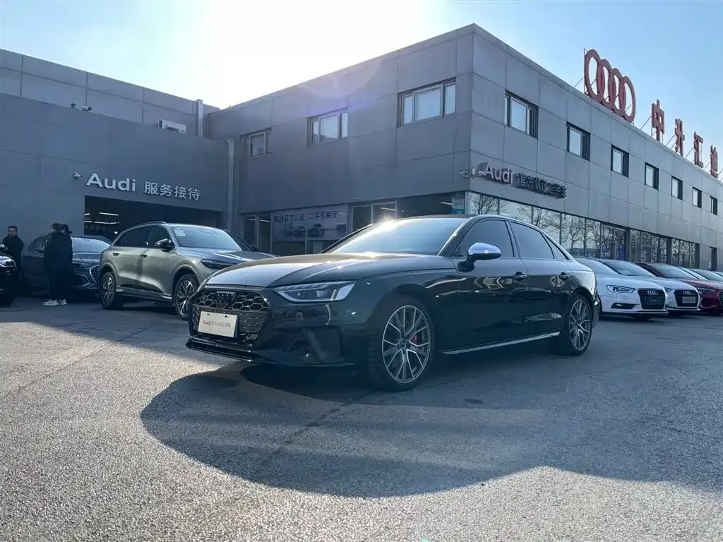 Audi S4 — фото 1