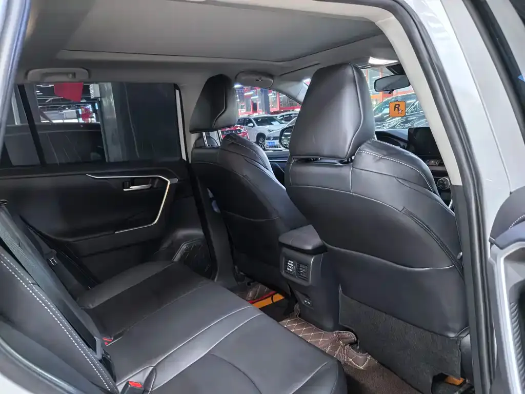 Toyota Wildlander 2023 из CN, фото 5