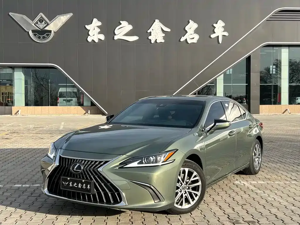 Lexus ES — фото 1